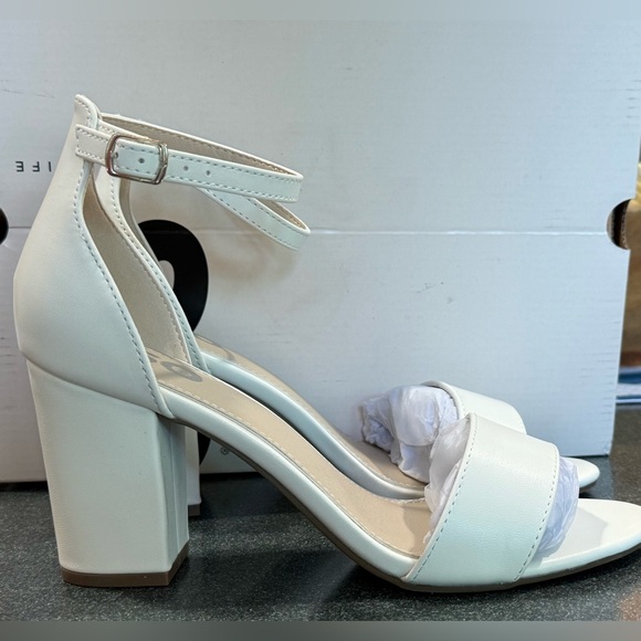 SO Shoes - SO® Women's Heeled white Dress Sandals strap chunky block heels size 8